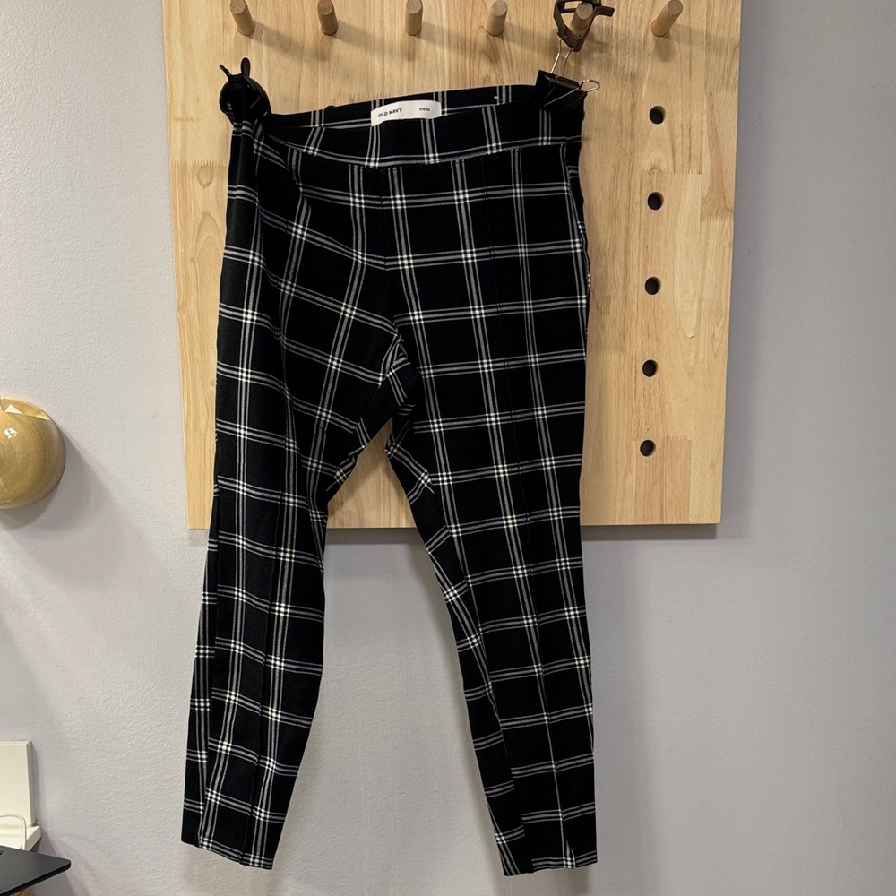 Old Navy Checkered Black and White Leggings